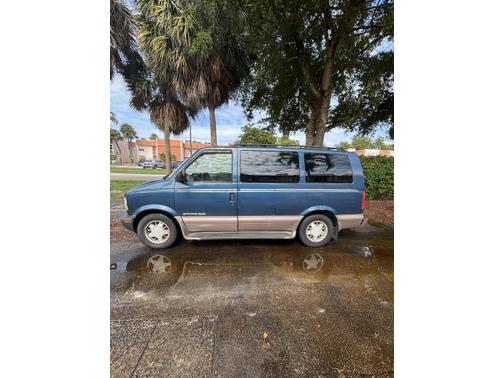 2002 GMC Safari Base
