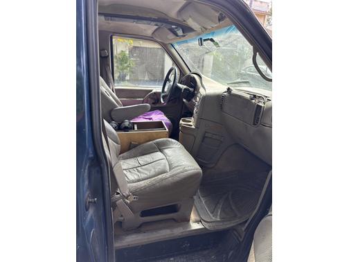 2002 GMC Safari Base