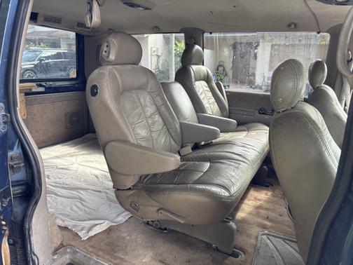 2002 GMC Safari Base