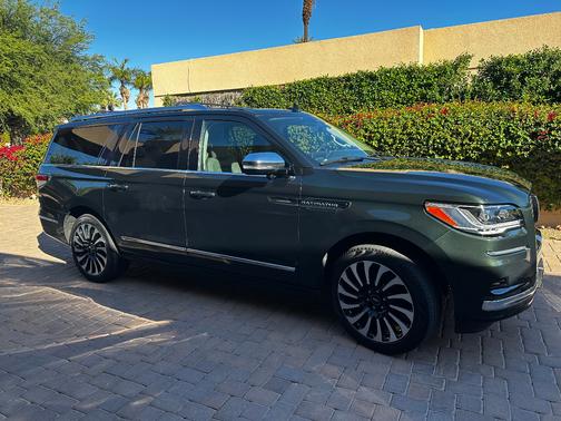 2022 Lincoln Navigator L Black Label
