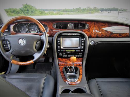 2008 Jaguar XJ8 Base