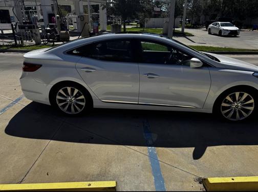 White 2017 Hyundai Azera Limited