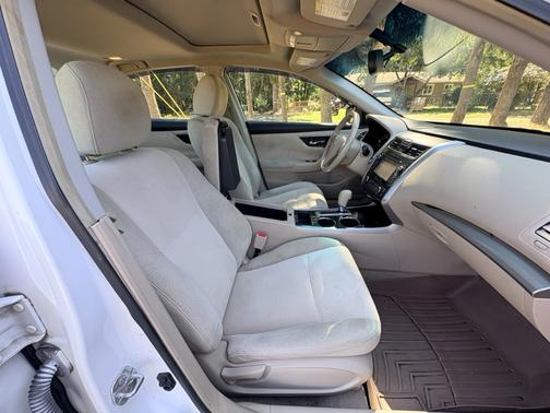 White 2013 Nissan Altima 2.5 SV