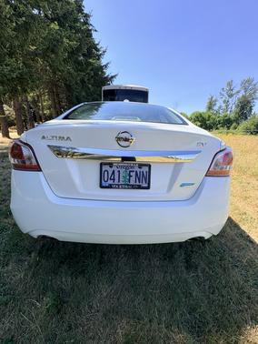 White 2013 Nissan Altima 2.5 SV