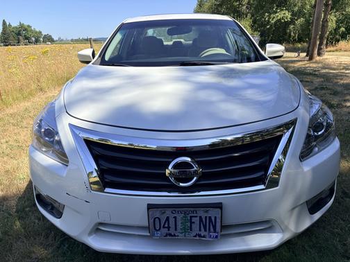 White 2013 Nissan Altima 2.5 SV