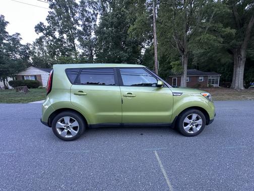 Green 2017 Kia Soul Base
