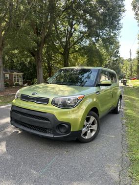 Green 2017 Kia Soul Base