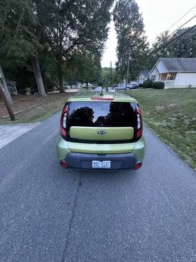 Green 2017 Kia Soul Base