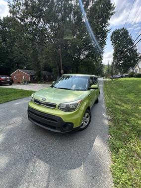 Green 2017 Kia Soul Base