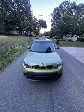 Green 2017 Kia Soul Base