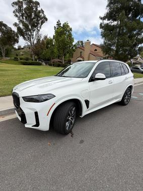 White 2024 BMW X5 PHEV xDrive50e