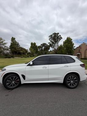 White 2024 BMW X5 PHEV xDrive50e
