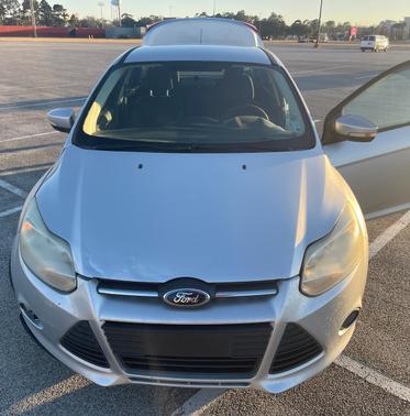 Silver 2014 Ford Focus SE