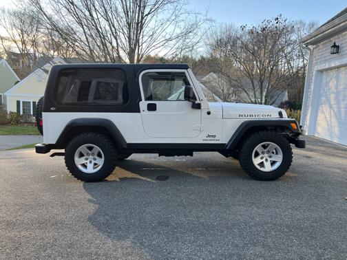 Photo 3 of 10 of 2005 Jeep Wrangler Unlimited Rubicon