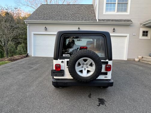 Photo 4 of 10 of 2005 Jeep Wrangler Unlimited Rubicon