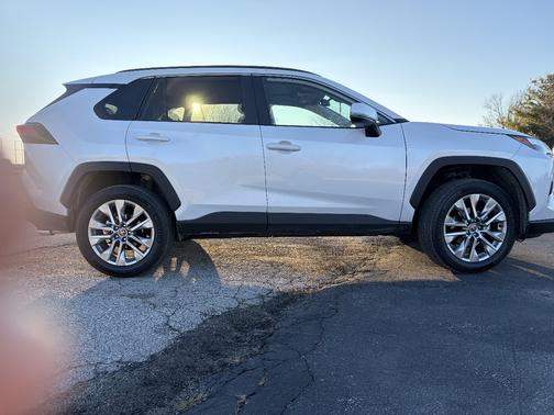 2025 Toyota RAV4 XLE Premium