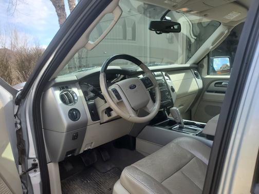 Photo 3 of 6 of 2011 Ford Expedition EL Limited