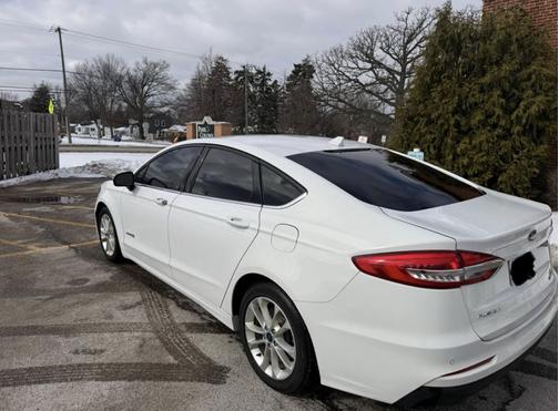 White 2019 Ford Fusion Hybrid SE