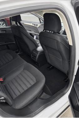 White 2019 Ford Fusion Hybrid SE