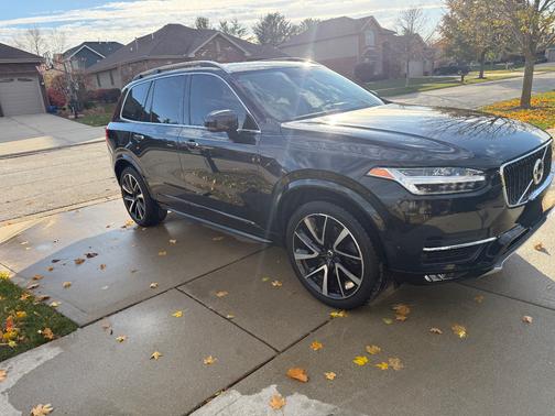 2019 Volvo XC90 T6 Momentum