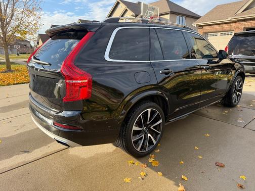 2019 Volvo XC90 T6 Momentum