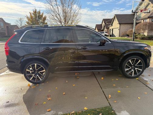 2019 Volvo XC90 T6 Momentum