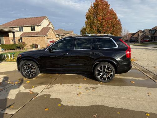 2019 Volvo XC90 T6 Momentum
