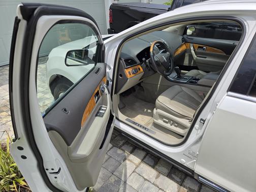 2014 Lincoln MKX Base