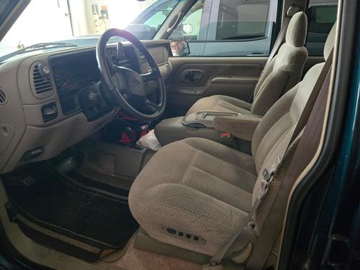 Green 1998 Chevrolet Tahoe LS