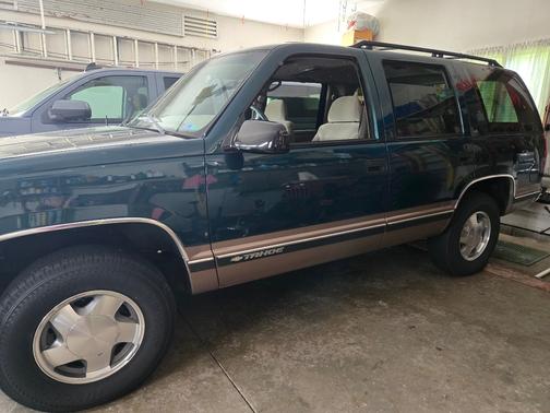 Green 1998 Chevrolet Tahoe LS