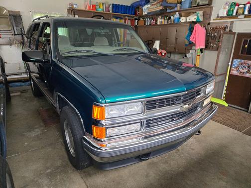 Green 1998 Chevrolet Tahoe LS