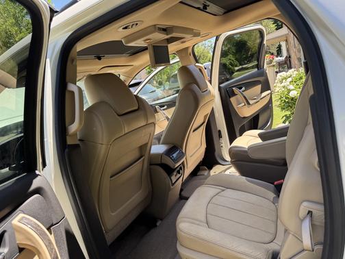 White 2012 GMC Acadia Denali