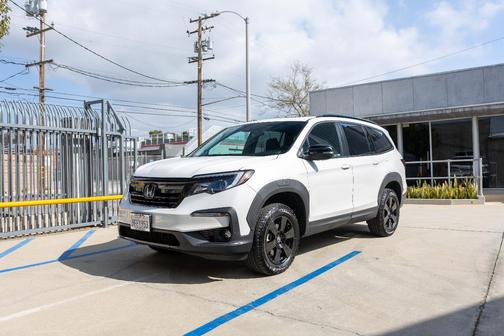 White 2022 Honda Pilot TrailSport