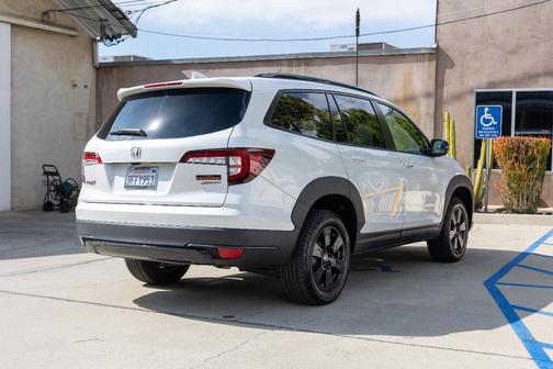 White 2022 Honda Pilot TrailSport