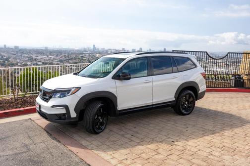 White 2022 Honda Pilot TrailSport