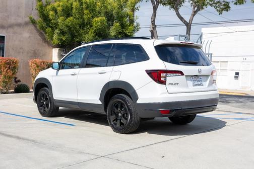 White 2022 Honda Pilot TrailSport
