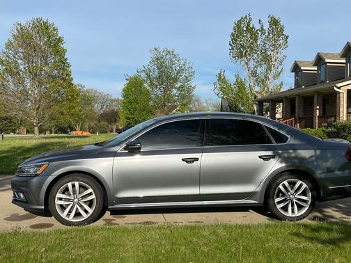 Gray 2017 Volkswagen Passat V6 SEL Premium