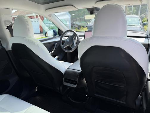 Blue 2024 Tesla Model Y Long Range