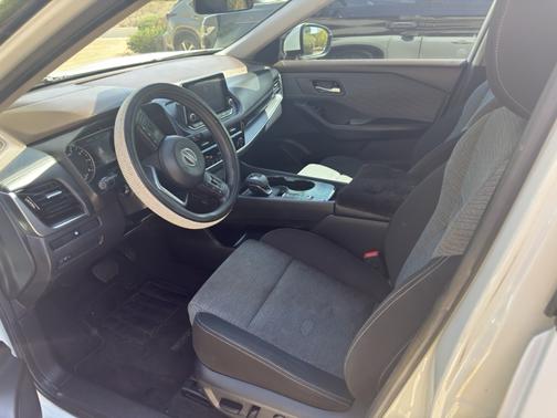 White 2021 Nissan Rogue SV