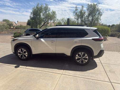 White 2021 Nissan Rogue SV