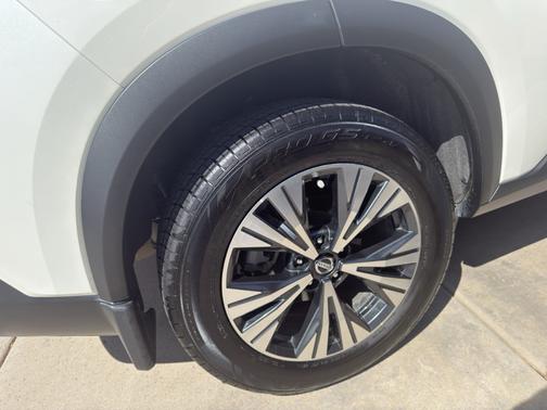 White 2021 Nissan Rogue SV