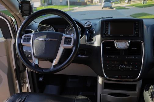 White 2016 Chrysler Town & Country Touring