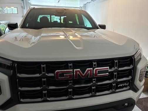2024 GMC Canyon AT4