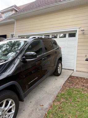 Black 2017 Jeep Cherokee Latitude