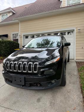 Black 2017 Jeep Cherokee Latitude