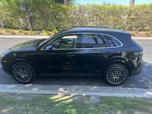 Black 2023 Porsche Cayenne Cayenne Platinum Edition