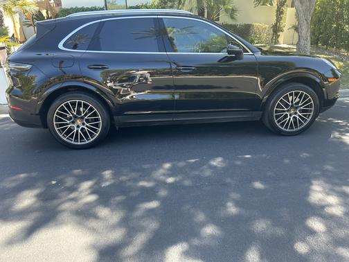 Black 2023 Porsche Cayenne Cayenne Platinum Edition