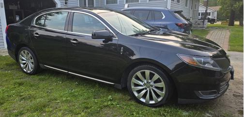 2015 Lincoln MKS Base