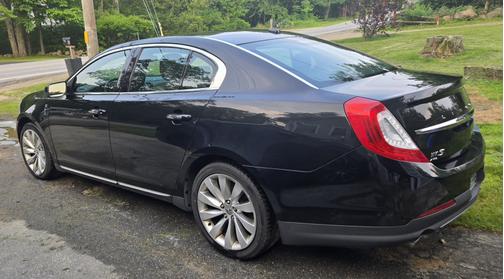 2015 Lincoln MKS Base