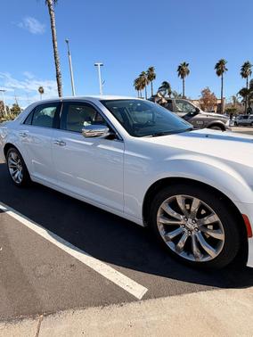 White 2018 Chrysler 300 Limited